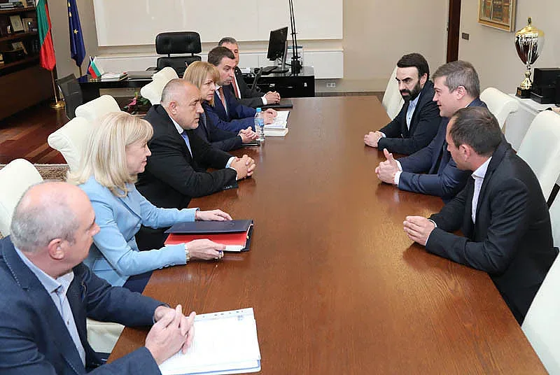 Спират след седмица "Златен век"