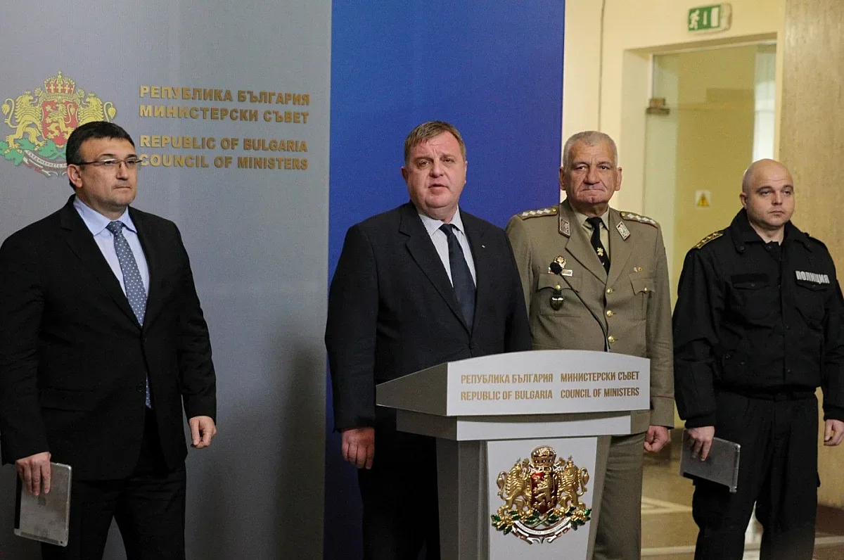 Маринов: Усилваме охраната по границата