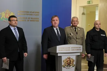 Маринов: Усилваме охраната по границата