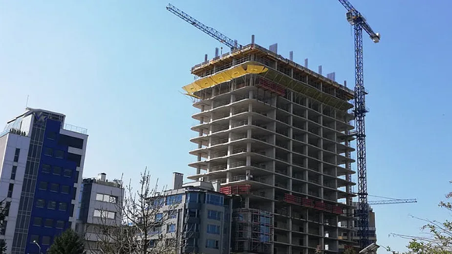 Премиерът обсъжда сградата „Златен век“ с граждани