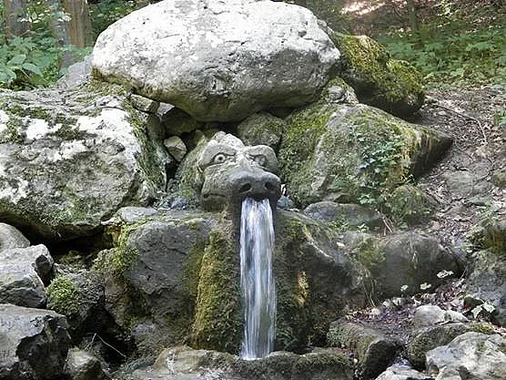 Жива вода познава грешници