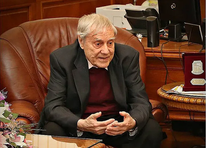 Филм за доайена на административното ни право