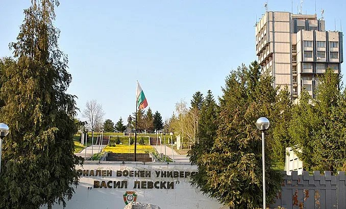 Курсантка във В. Търново се простреля с Калашников