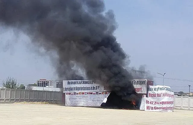 ПРОТЕСТ! Запалиха тир заради "Мобилност" 1