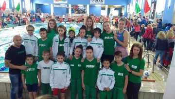 Плувците от „Пирин“ с купа за отборен победител от турнир „Цветница