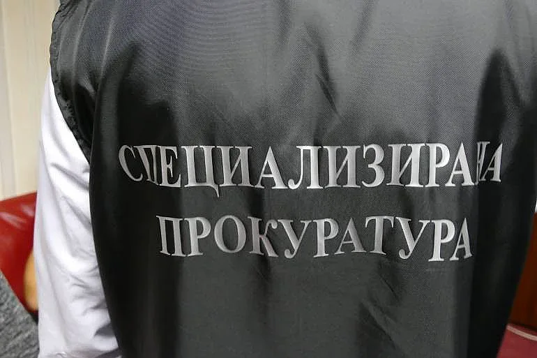Задържаха 7 служители на ДАИ-Перник