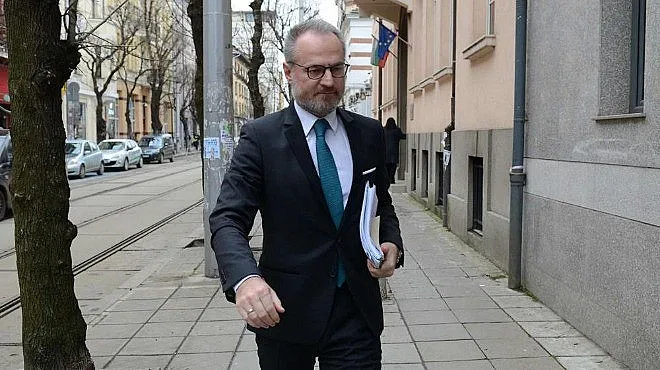 Панов се върна, отказва да говори за апартамента