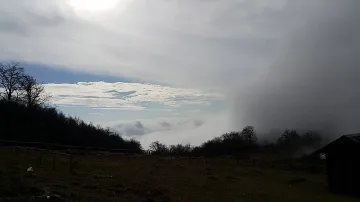 Валежите започват на места