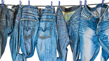 Перете дънките само веднъж месечно