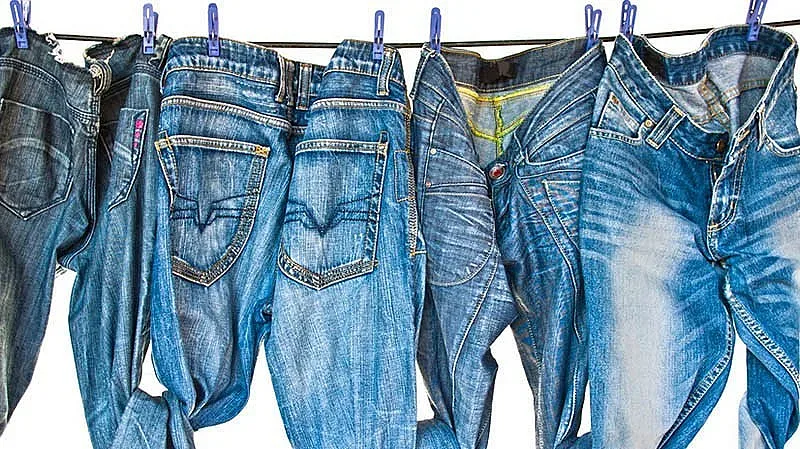 Перете дънките само веднъж месечно