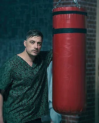 Карамазов се завръща в „Откраднат живот“