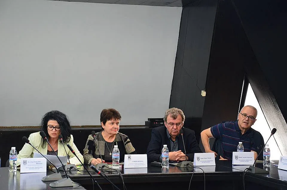 Изследват причините за противообществени прояви при ученици