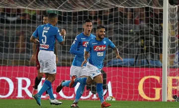 Наполи разнищи Рома на Олимпико