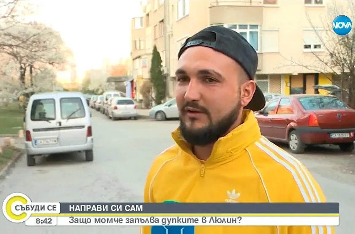 Кристиян пълни сам дупките на улицата си