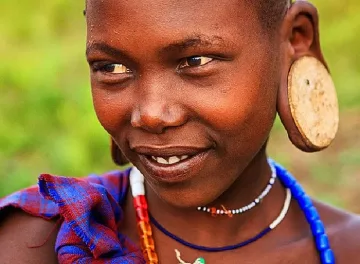 Жени с големи уши и дебели бедра обичат в Африка