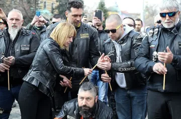 Фандъкова се смеси с рокерите за мотосезона