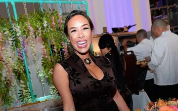 Вижте как Суши танцува в скута на приятел на Пулев