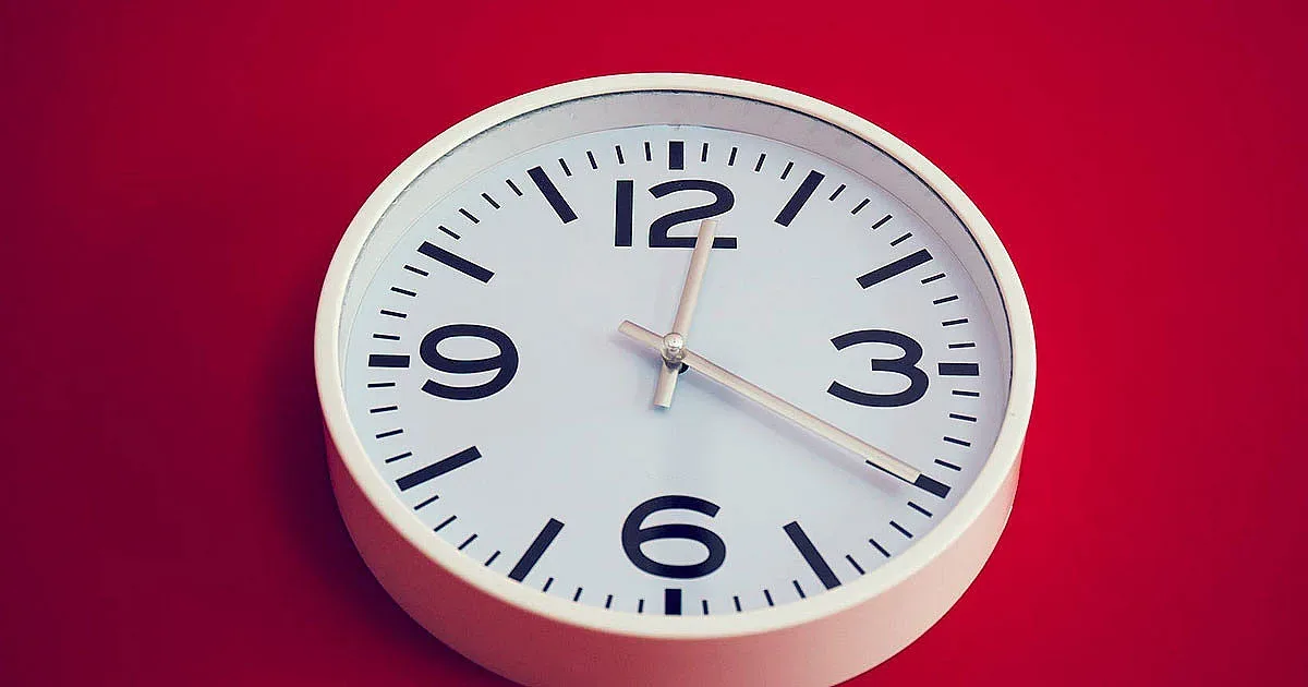 Местим часовниците с час напред в неделя