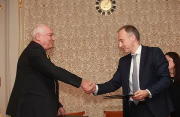 Ученици ще гледат „учебни“ спектакли