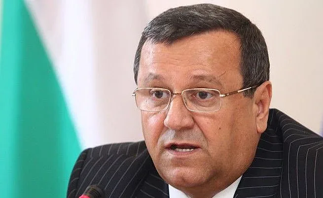 Адемов: НОИ да изчислява служебно пенсията