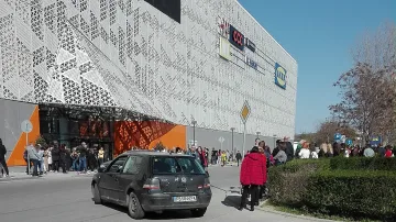 Спешна евакуация в мол в Пловдив