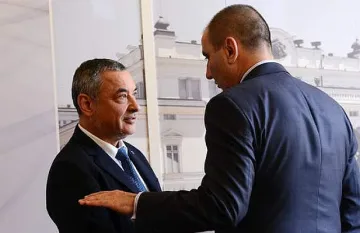 Валери с Национален фронт на спасение на Цветанов