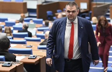 Пеевски с моментална реакция: Борисов да свали Доган от гърба си и да се освободи от комплексите си