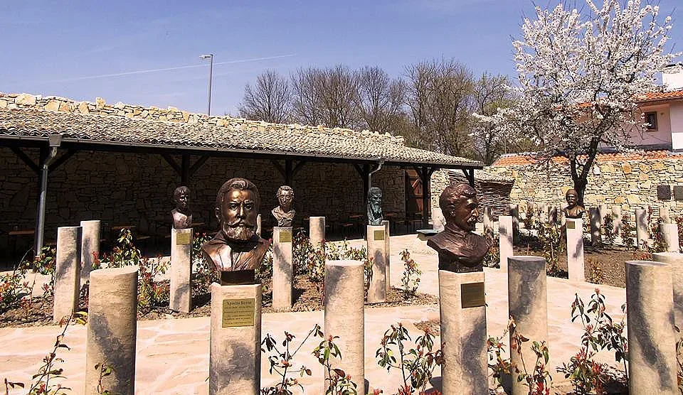 Откриха паметници на Й. Радичков, Л. Дилов и П. Дубарова в Плиска