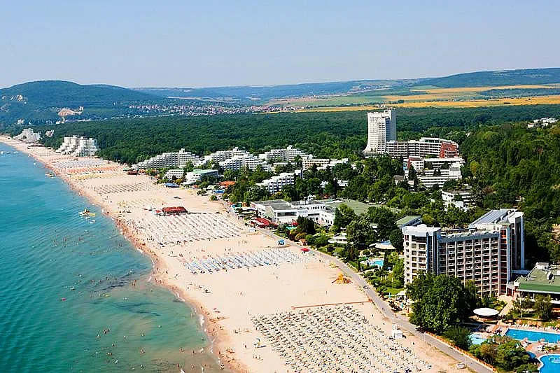 Спад на предварителните резервации в Албена