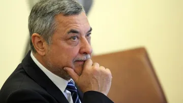 Симеонов: Позор за Борисов, че хвърля в огъня най-верните си хора