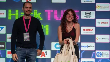 На лекар в мобилно приложение. Отличиха  Yettel на хакатона Hack TUES 11