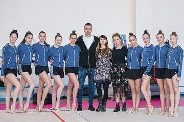 Бербатов се снима със златните момичета