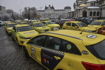 Над 5000 таксита блокират центъра на София