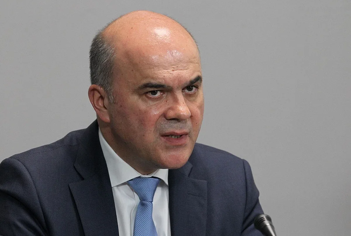 Петков: Пенсионната система е като допир до огъня