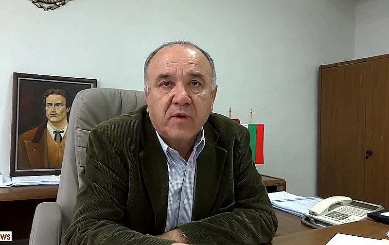 Погнаха кмета на Червен бряг за обществени поръчки