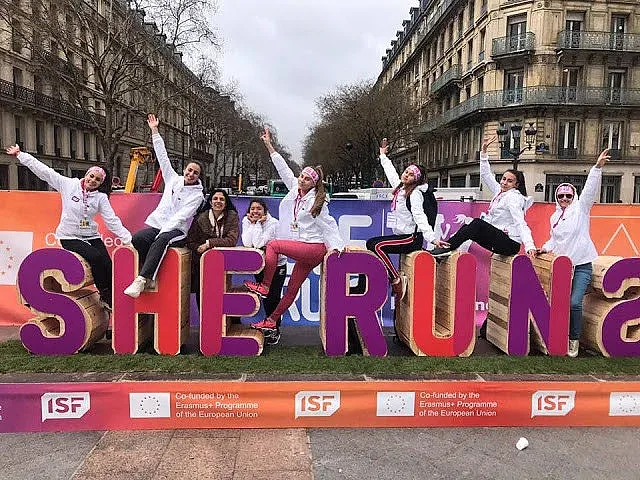 Славейковци представиха България на спортен форум в Париж