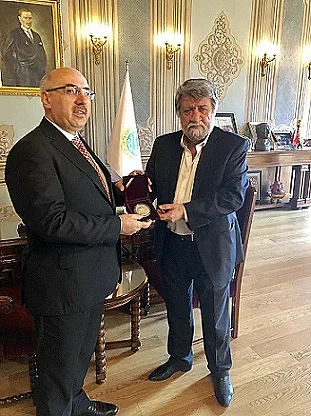 Вежди Рашидов показва скулптури в Истанбул