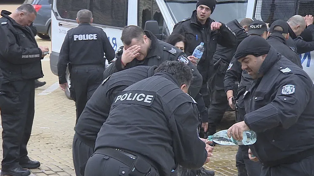 СДВР: По-добре полицаите да плачат от спрея, а не хората