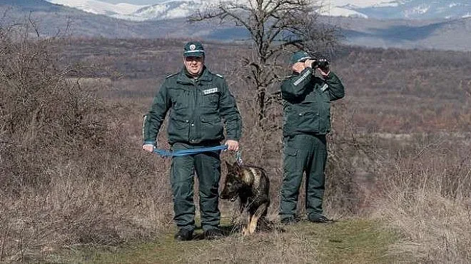 Граничари търсят 2-годишно дете