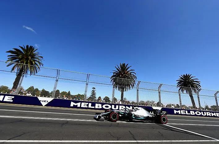 Ботас изненада Хамилтън в Мелбърн
