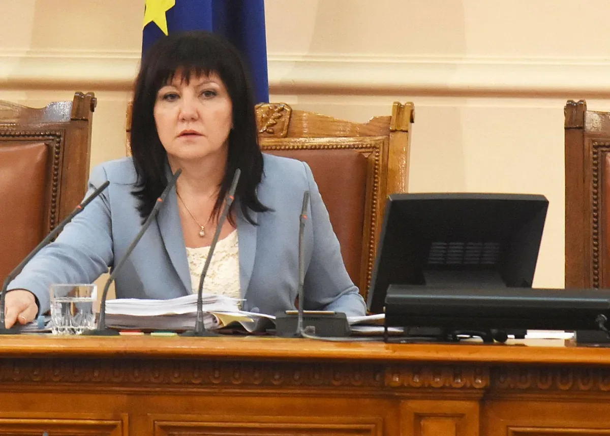 Караянчева: Подкрепете и българските мюсюлмани