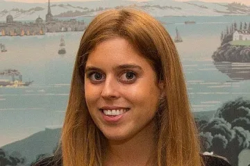 Внучката на Елизабет II се появи публично с милионер