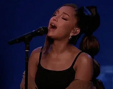 Ариана Гранде завладя наградите iHeartRadio