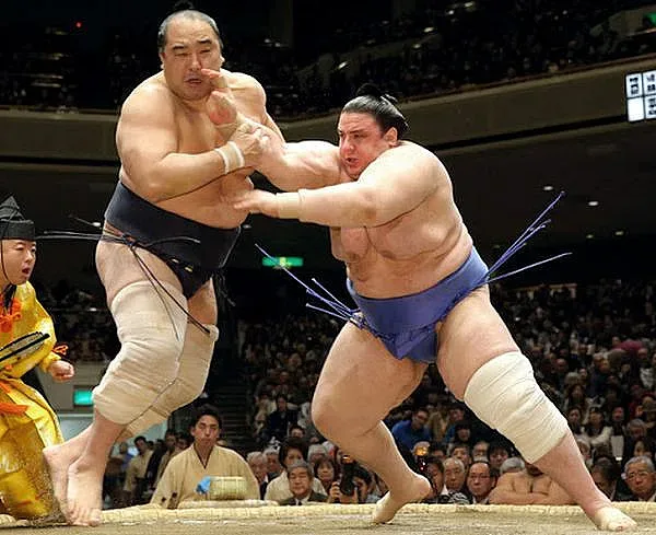 Аоияма продължава да печели в Осака