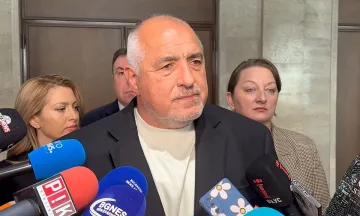 Борисов се шегува: Изкълчих си пръста и гласувах за Радостин Василев