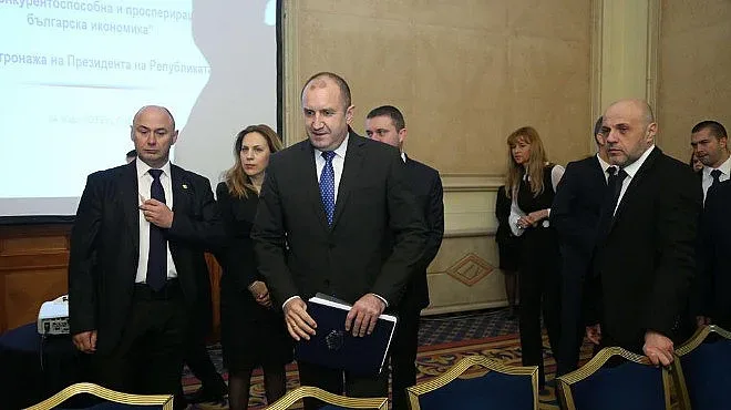 Радев: Хората не усещат ръста на икономиката