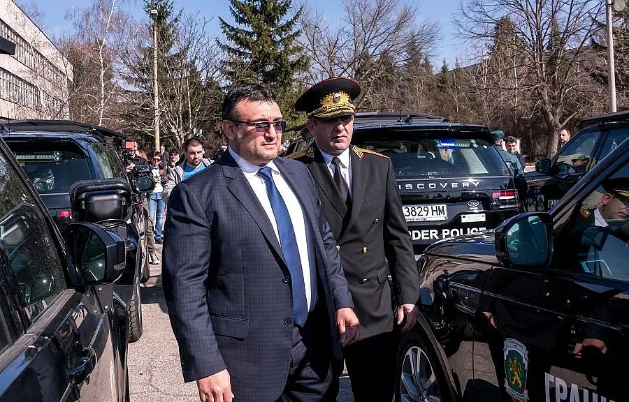 Готвят наблюдение на горивата в складовете им