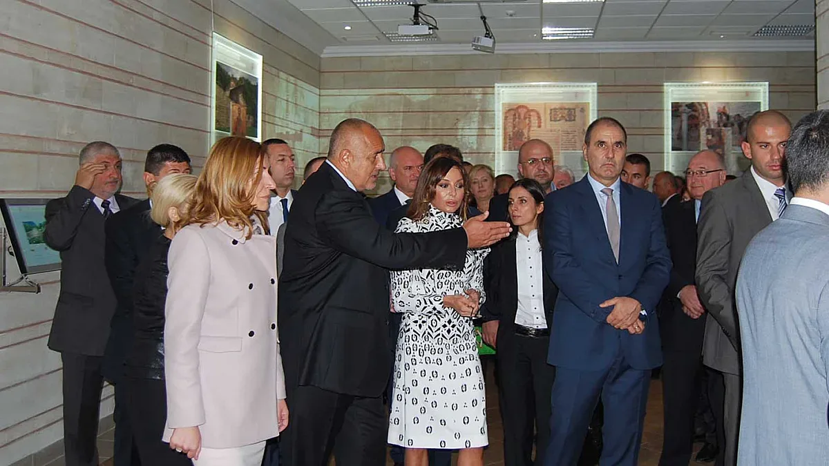 Борисов на работно посещение в Азербайджан