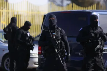 Полиция и жандармерия нахлуха в ромски