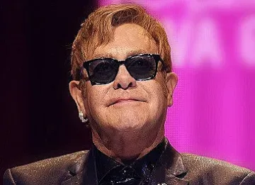 Елтън Джон ще издаде автобиография